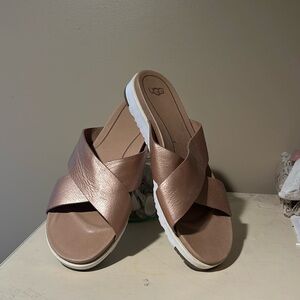 Ugg rose gold platform slide sandals size 10 EUC worn once